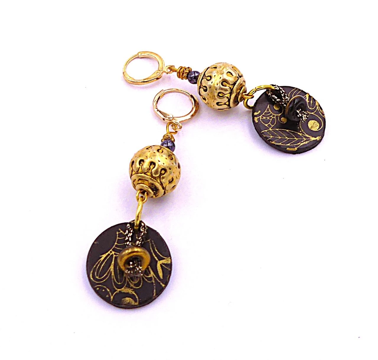 Boucles d'oreilles, laiton doré vieilli, bois peint, fil lurex avec rondelle – photo 2